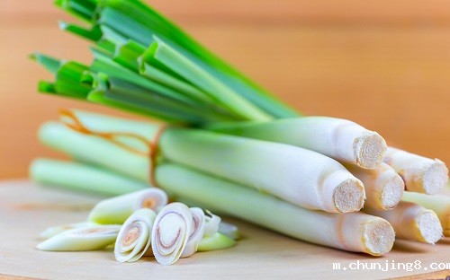 大葱一擦就掉色,是被染色了?食品安全检测仪还你一个真相